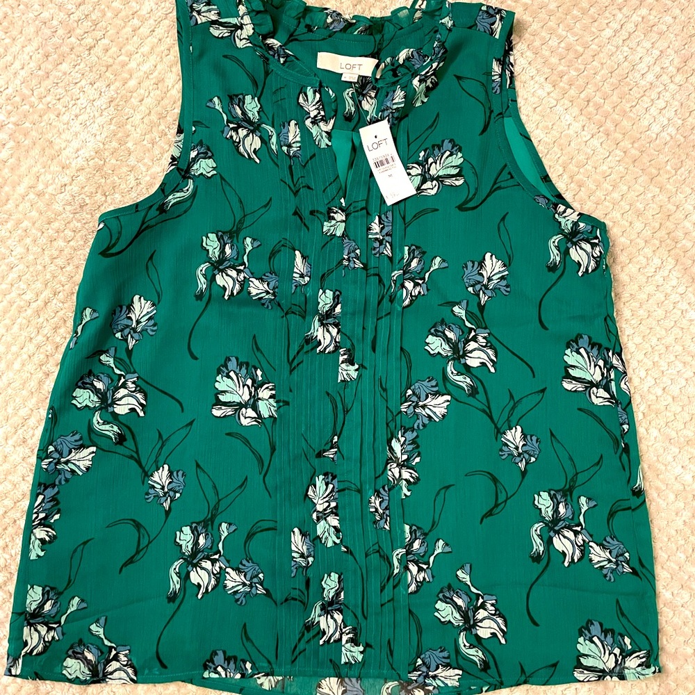 Ann Taylor LOFT sleeveless tie front blouse. Vivid green. NWT sz Md